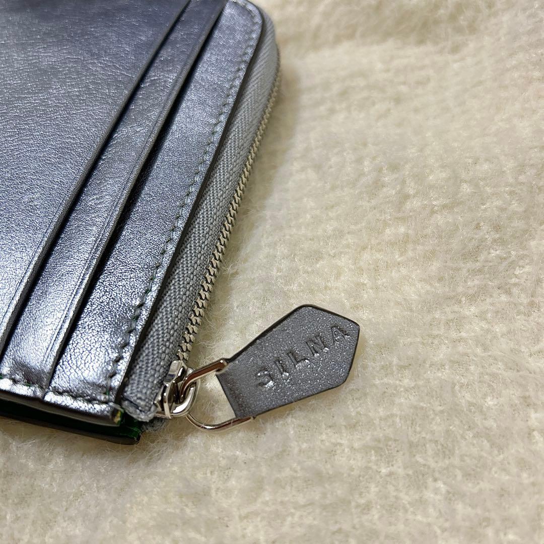 はな　SILNA メタリックシルバー 二つ折り財布　牛革　ミニサイフ