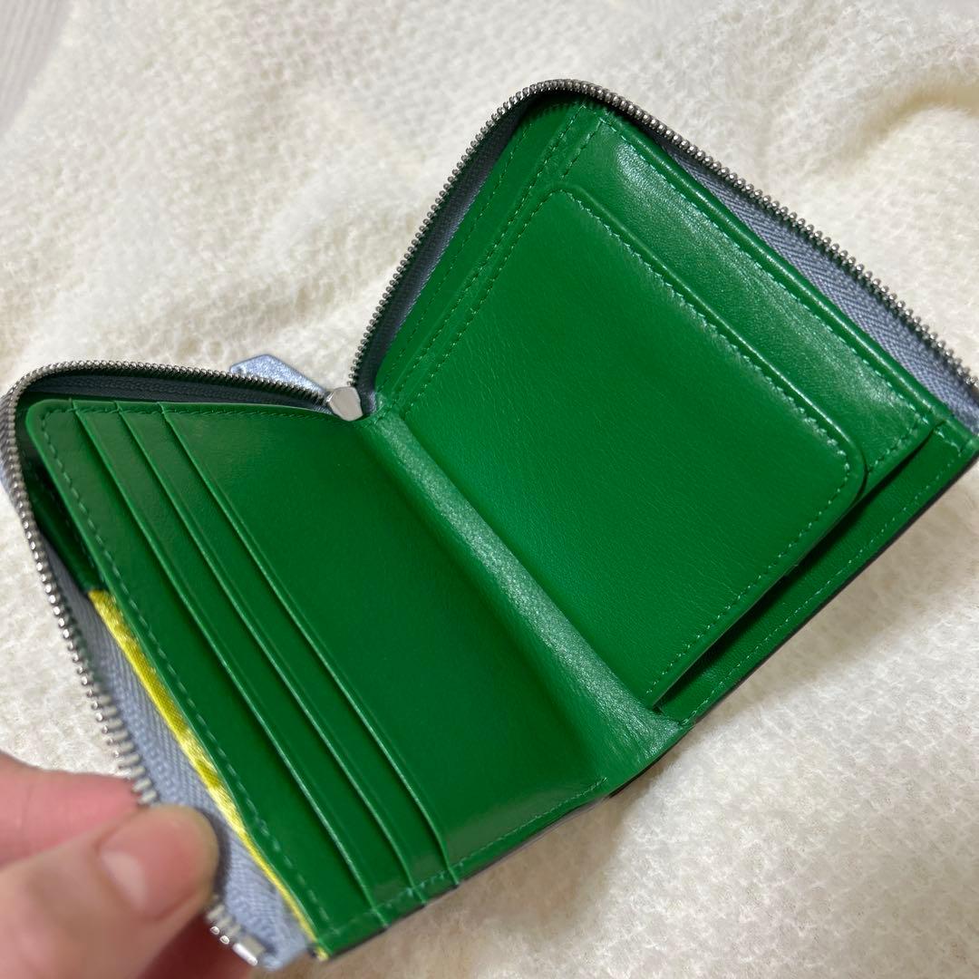 はな　SILNA メタリックシルバー 二つ折り財布　牛革　ミニサイフ