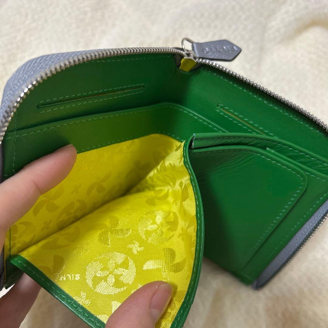 はな　SILNA メタリックシルバー 二つ折り財布　牛革　ミニサイフ