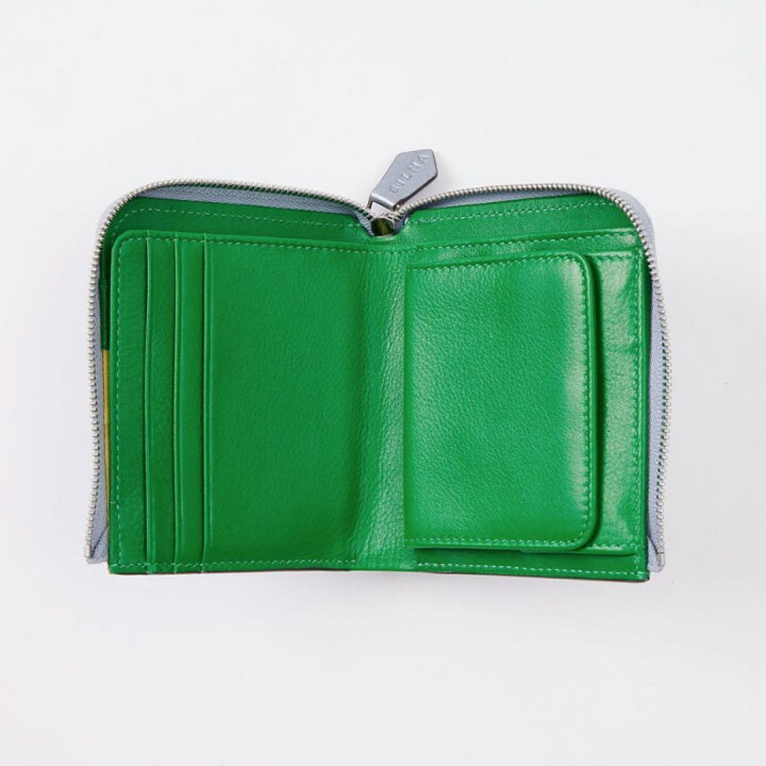 はな　SILNA メタリックシルバー 二つ折り財布　牛革　ミニサイフ