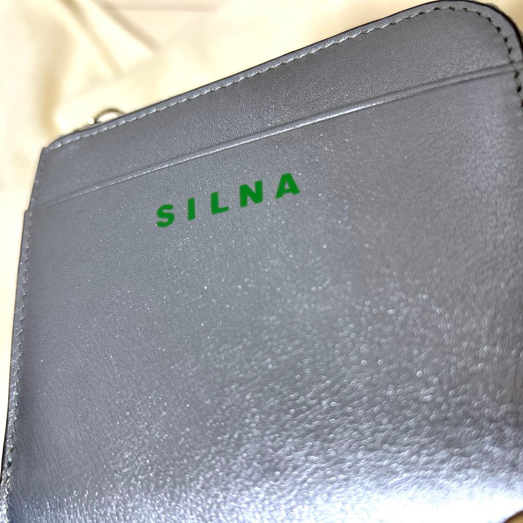 はな　SILNA メタリックシルバー 二つ折り財布　牛革　ミニサイフ