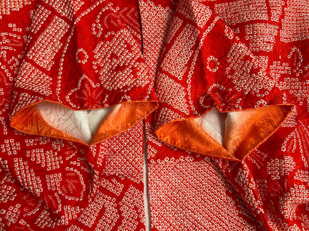 #振袖 #総絞り #レトロ雰囲気 #朱色に近い赤い #菊花刺繍