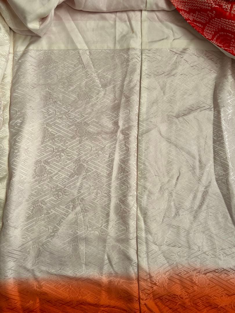 #振袖 #総絞り #レトロ雰囲気 #朱色に近い赤い #菊花刺繍