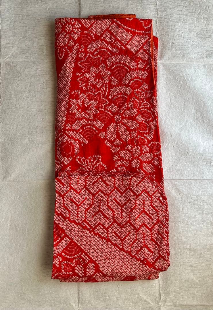 #振袖 #総絞り #レトロ雰囲気 #朱色に近い赤い #菊花刺繍