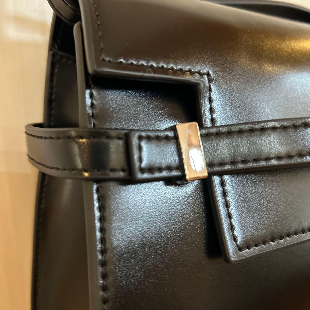 アダムエロペ スプリットレザーフラップショルダーバッグ ブラック