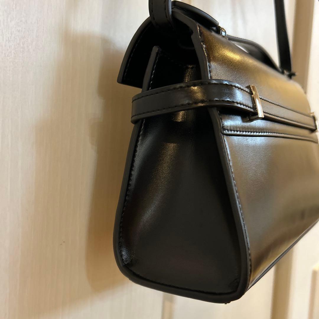 アダムエロペ スプリットレザーフラップショルダーバッグ ブラック