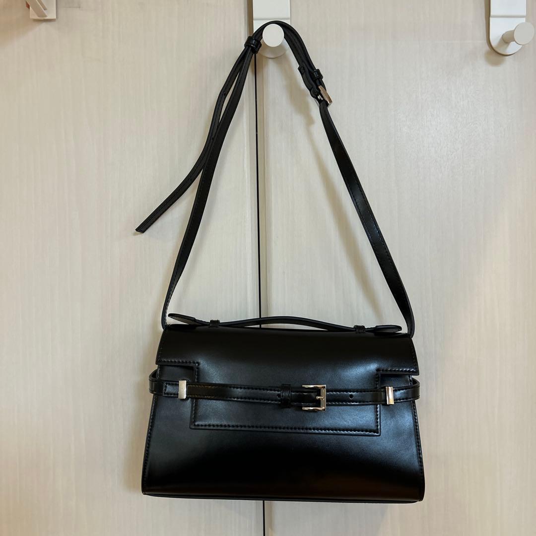 アダムエロペ スプリットレザーフラップショルダーバッグ ブラック