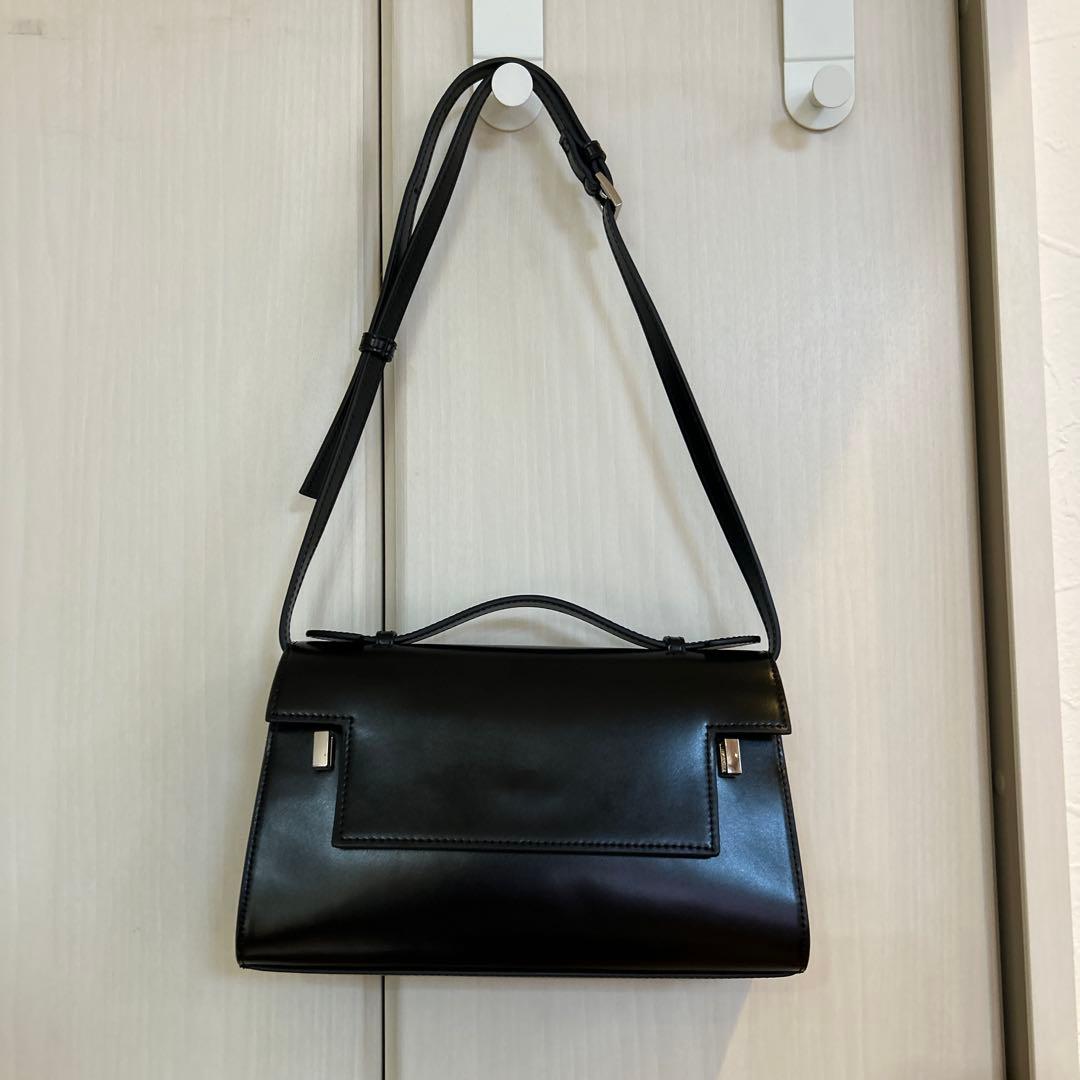 アダムエロペ スプリットレザーフラップショルダーバッグ ブラック