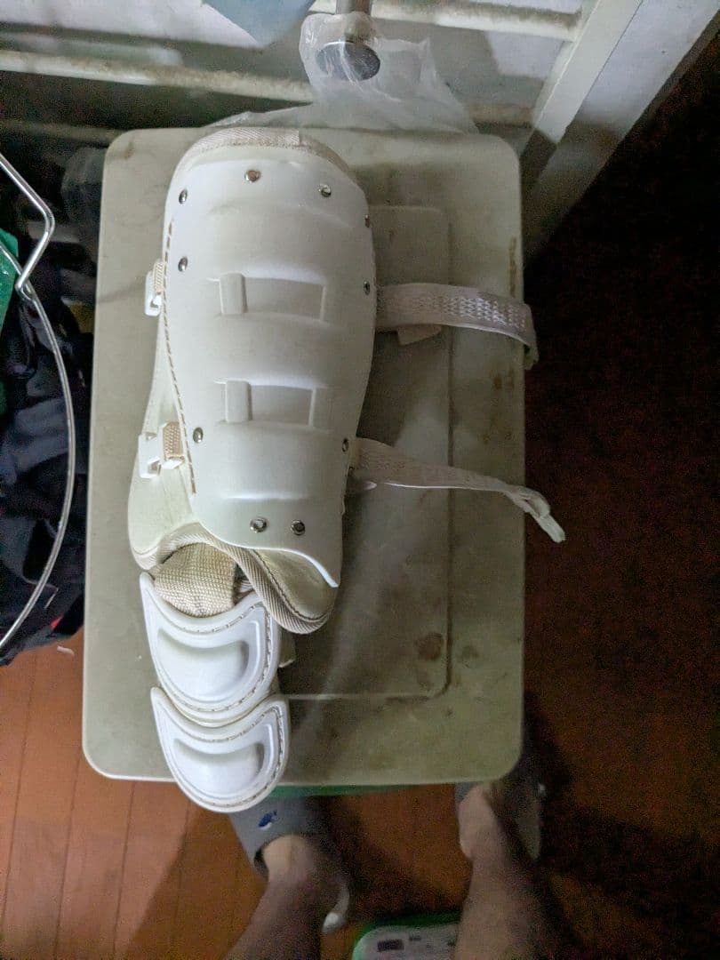 s*s様 ホワイト フットガード フリーサイズ　左打者用