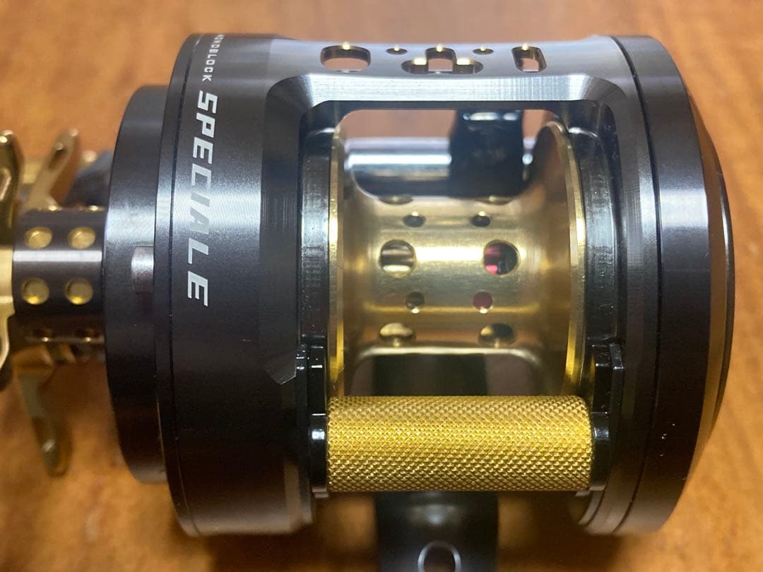 リール MEGABASS MONOBLOCK ITO GAMBLER L