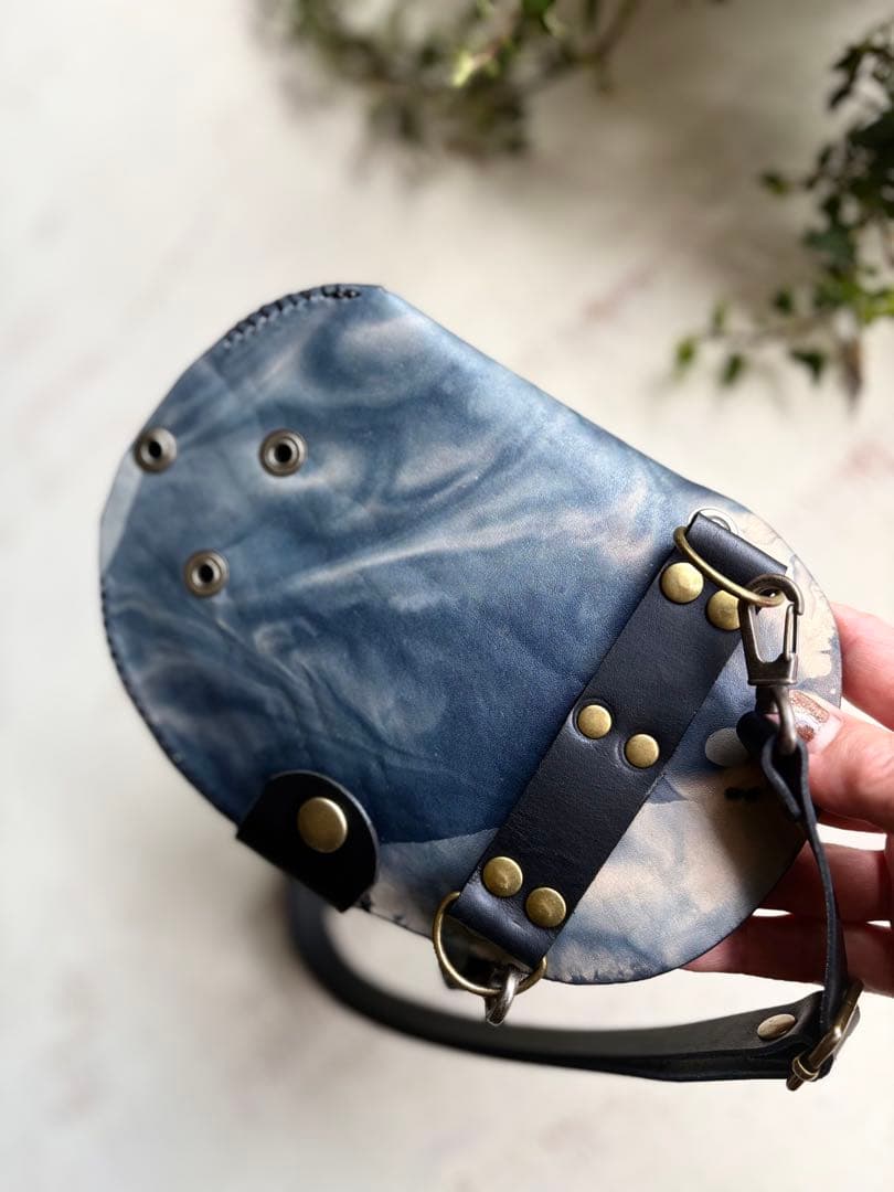 手染めブラックマーブルのまあるいシザーケース