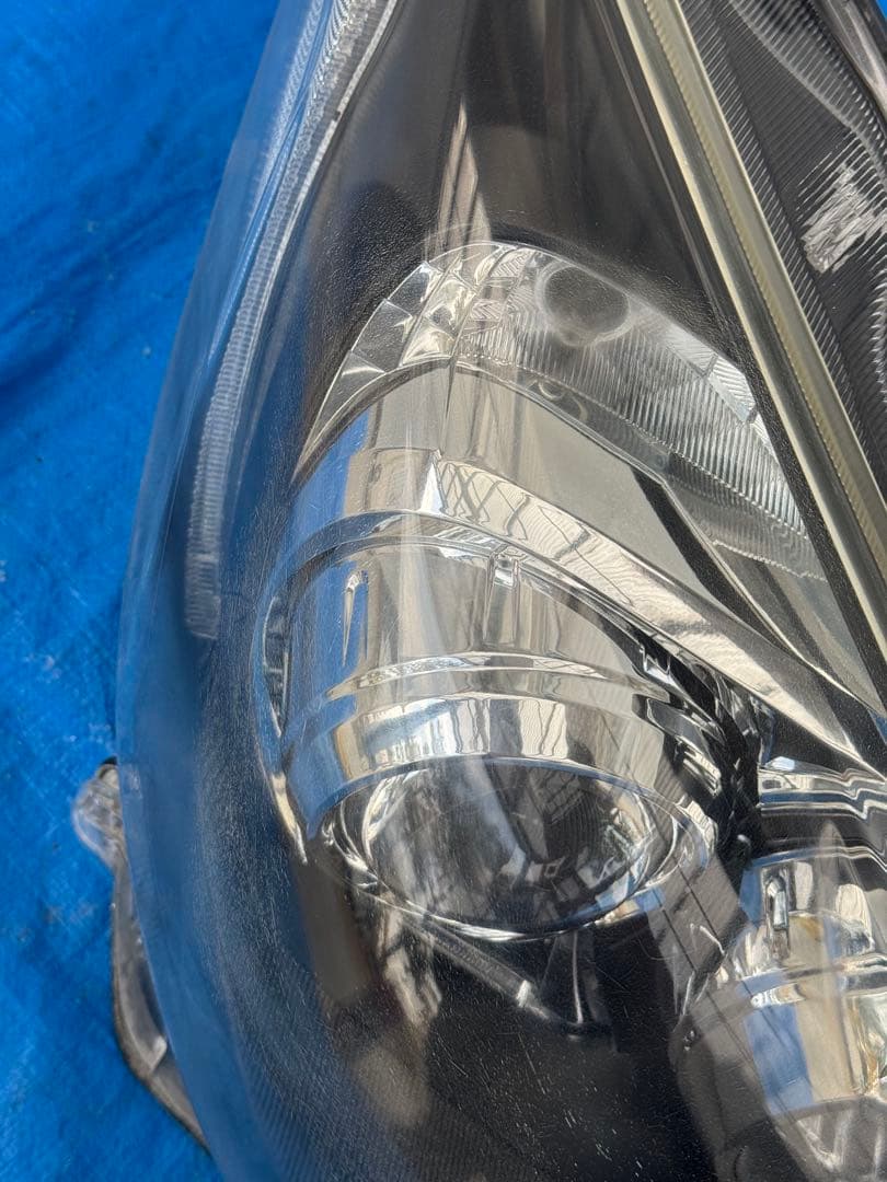 アクア NHP10 ヘッドライト 左右セット