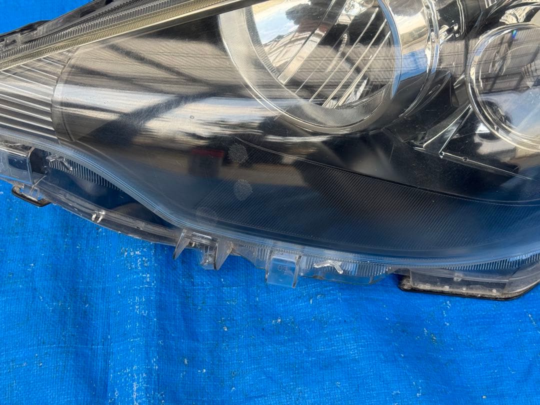 アクア NHP10 ヘッドライト 左右セット