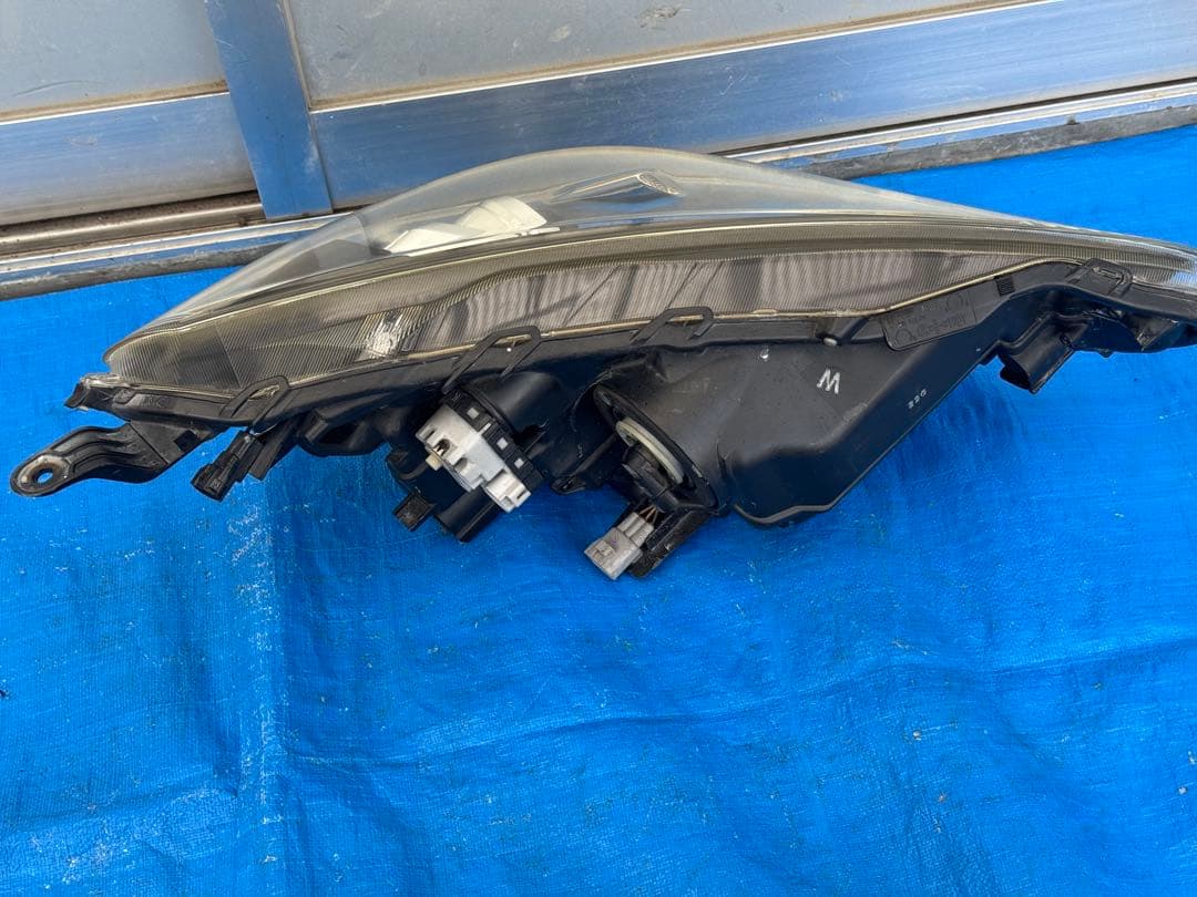 アクア NHP10 ヘッドライト 左右セット