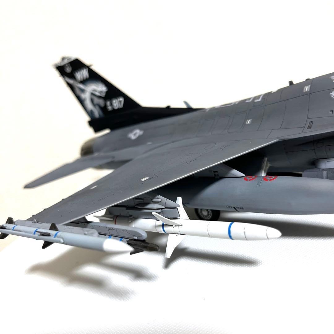 戦闘機プラモデル完成品1/48ハセガワF-16ファイティングファルコン