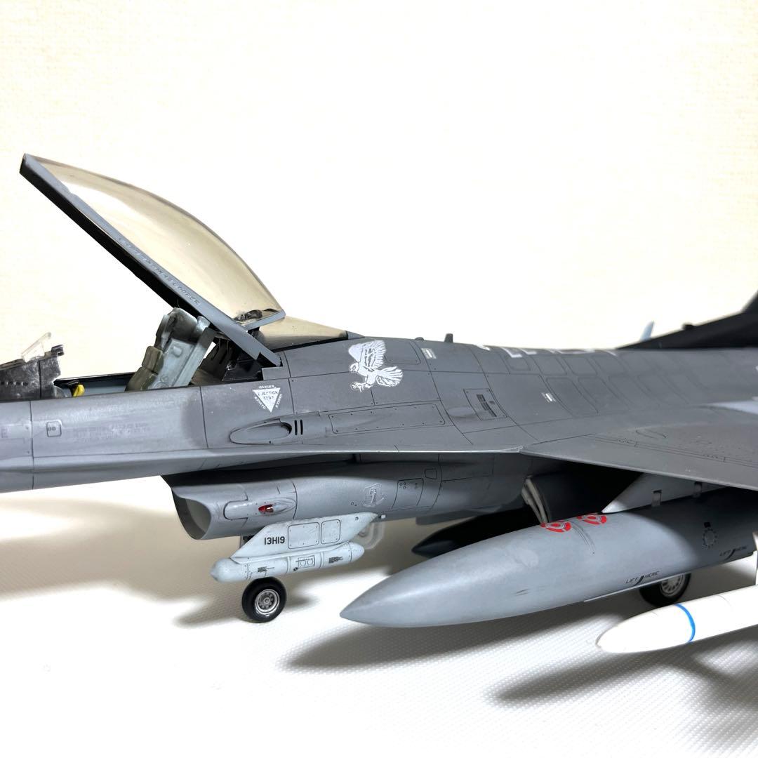 戦闘機プラモデル完成品1/48ハセガワF-16ファイティングファルコン