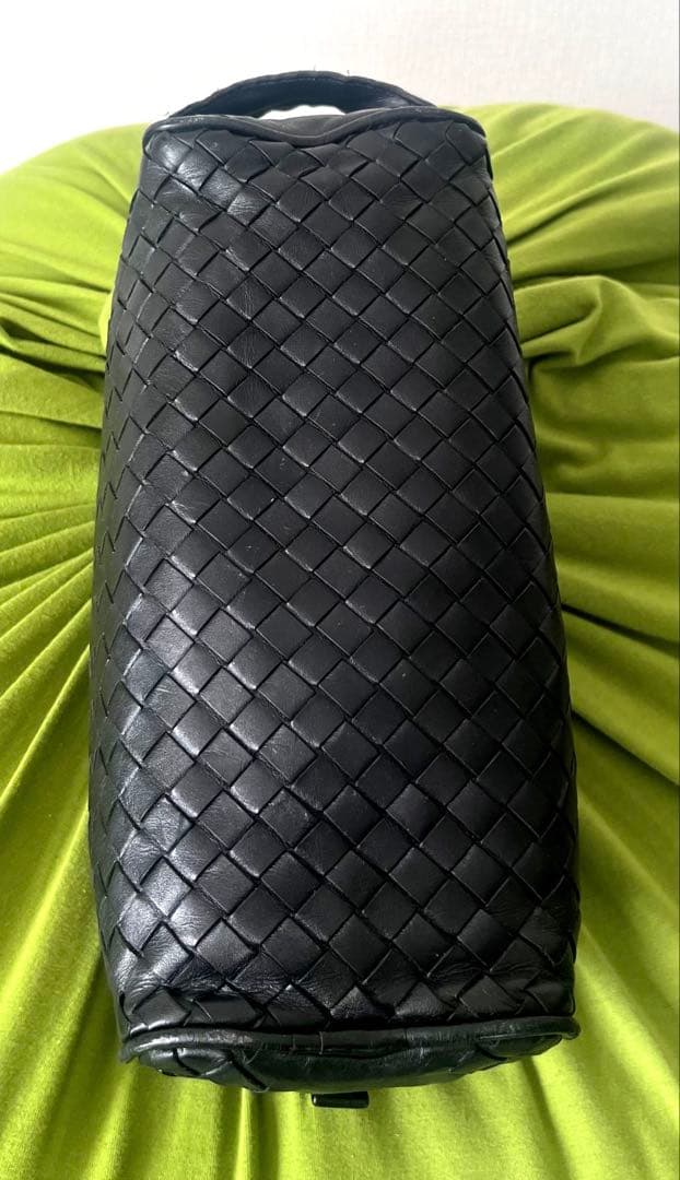 BOTTEGA VENETA ボッテガヴェネタ セカンドバッグイントレチャート黒
