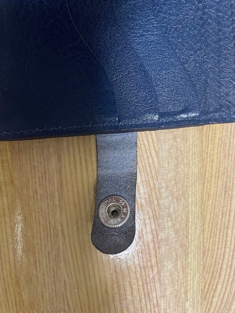 週末限定値下げ【美品】イルビゾンテ 二つ折り財布　ネイビー