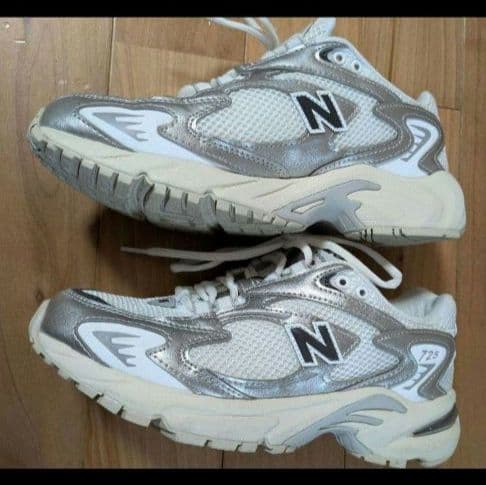 ニューバランス 725 ホワイト/シルバー スニーカー　23.5