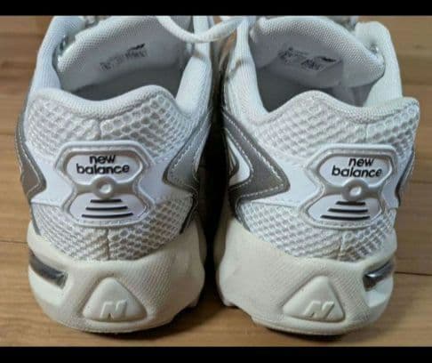 ニューバランス 725 ホワイト/シルバー スニーカー　23.5