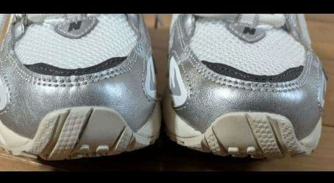 ニューバランス 725 ホワイト/シルバー スニーカー　23.5