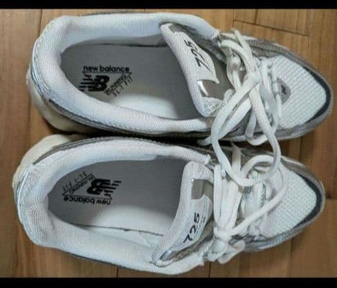 ニューバランス 725 ホワイト/シルバー スニーカー　23.5