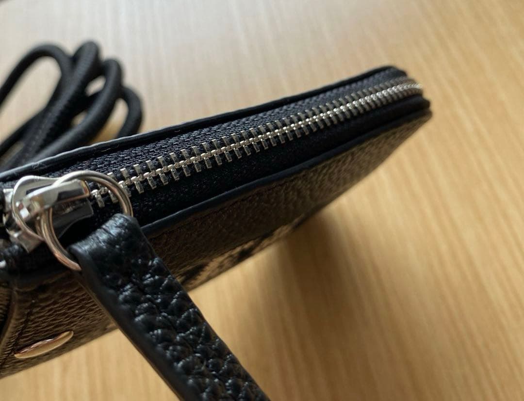 さえイアパピヨネ　ペッツ　モバイルストラップホルダー　牛革