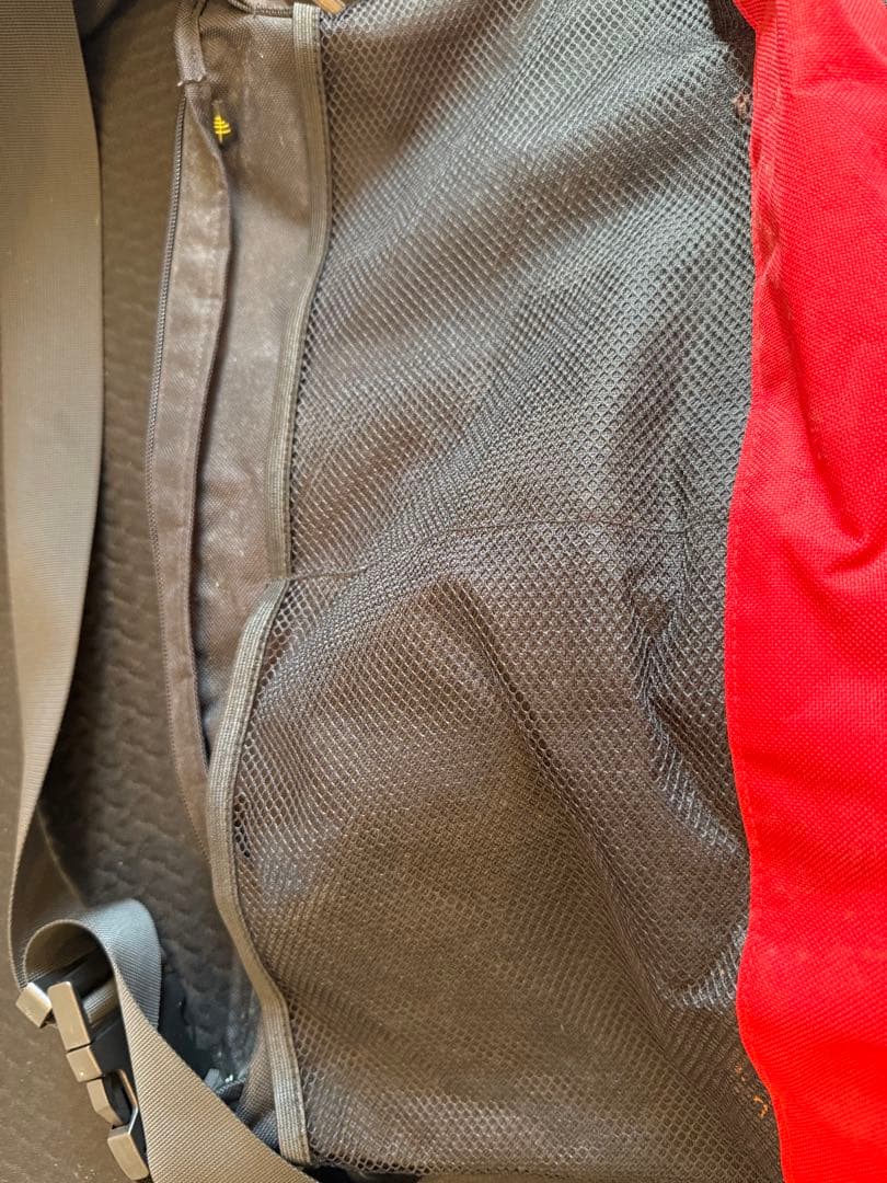 マンウィズショルダーバッグ