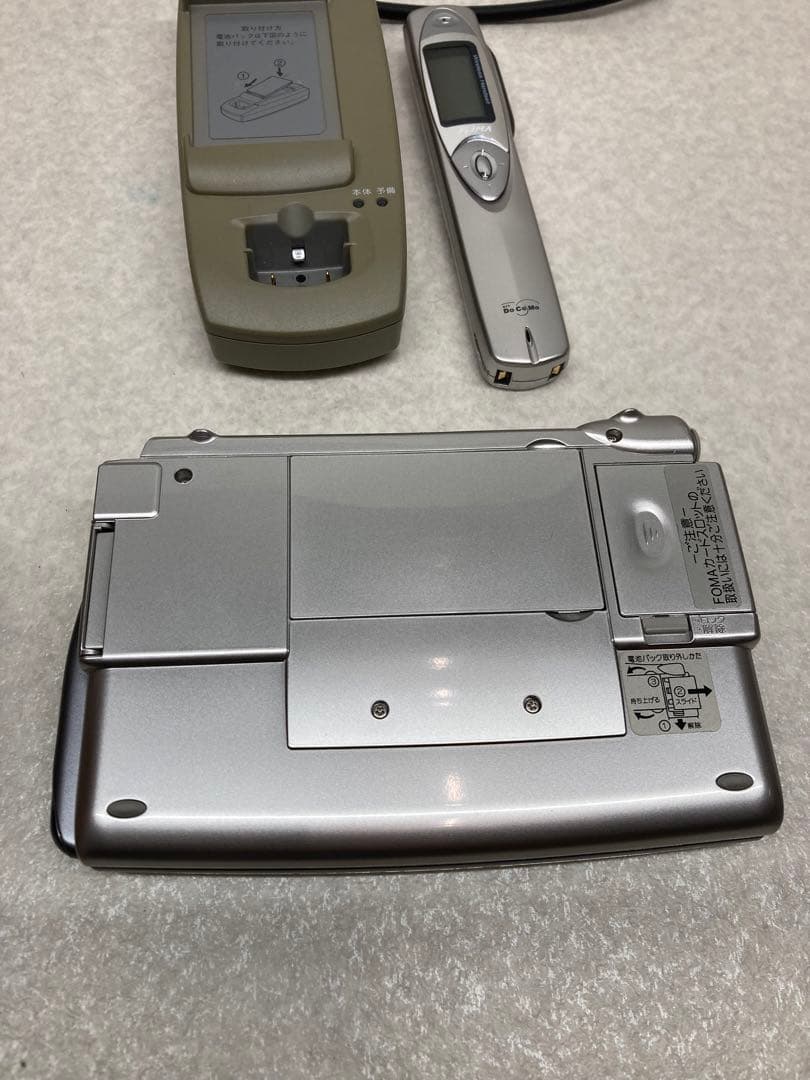docomo FOMA SH2101V セット 日本初のPDA一体型の携帯電話