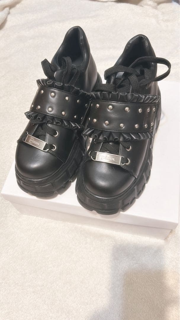 pium フリルベルトボリュームスニーカー