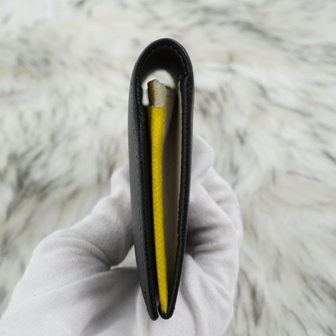 極美品　PRADA プラダ　長財布　二つ折り　サフィアーノレザー　ブラック