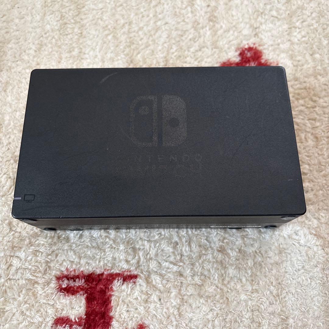 Nintendo Switch 本体とコントローラー