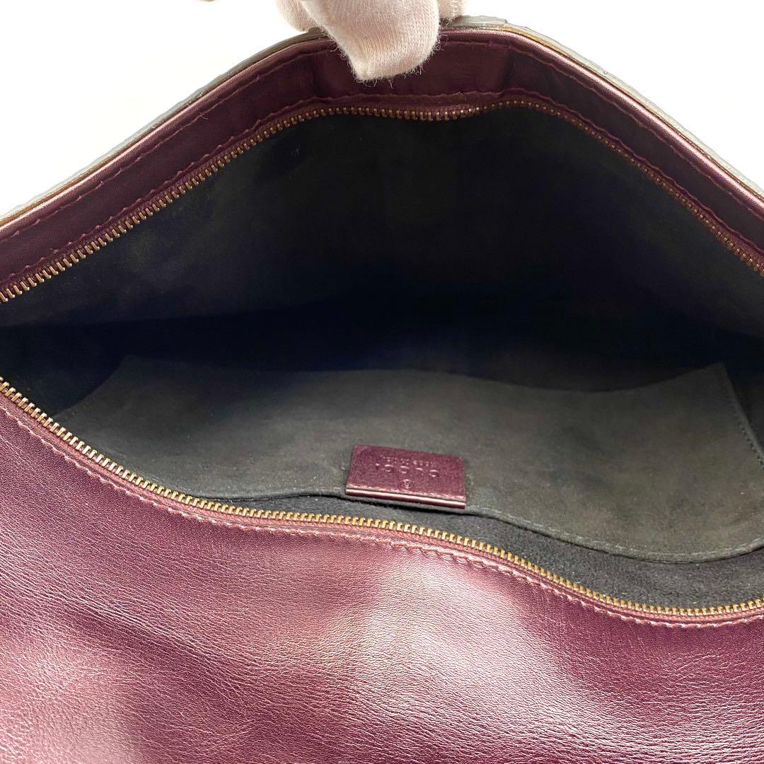 新品未使用 グッチ パイソンレザー クラッチバッグ ヘビ革 ハンドバッグ 高級感