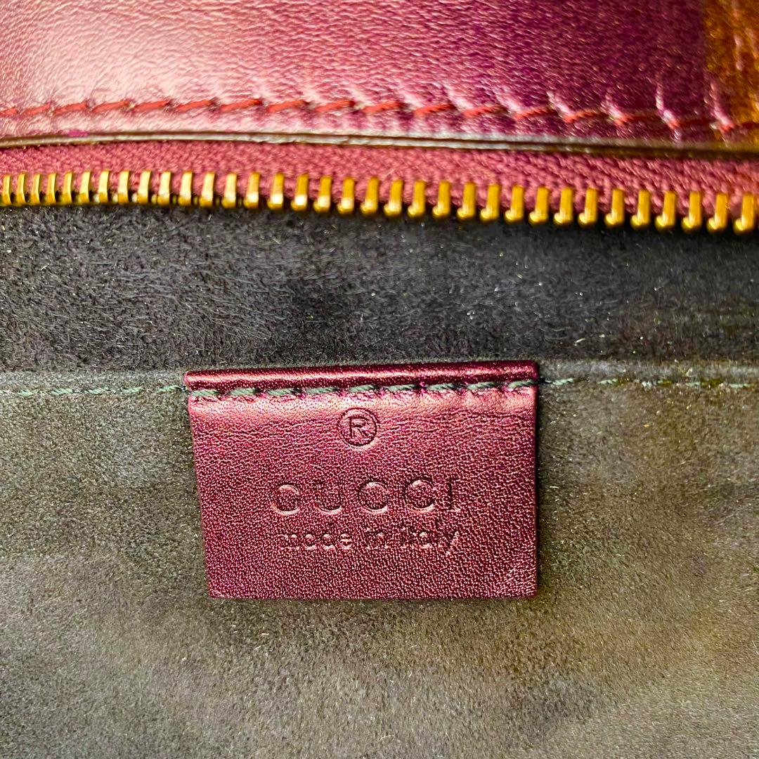 新品未使用 グッチ パイソンレザー クラッチバッグ ヘビ革 ハンドバッグ 高級感