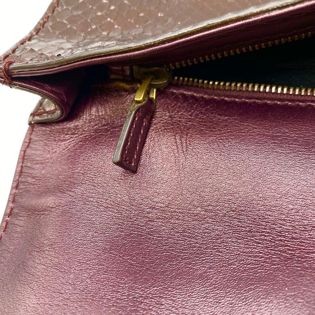 新品未使用 グッチ パイソンレザー クラッチバッグ ヘビ革 ハンドバッグ 高級感