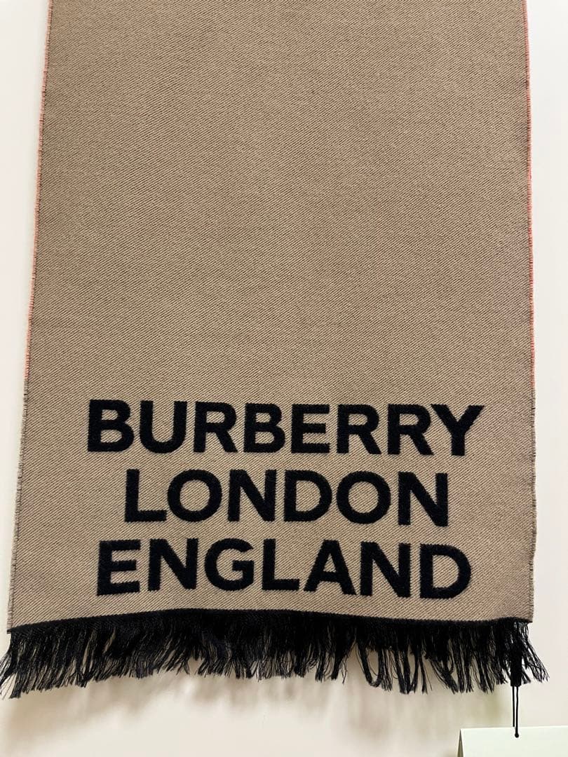 BURBERRY　バーバリー　マフラー　LOVEロゴ　タグ付き未使用品　箱有