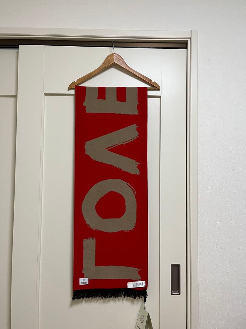 BURBERRY　バーバリー　マフラー　LOVEロゴ　タグ付き未使用品　箱有