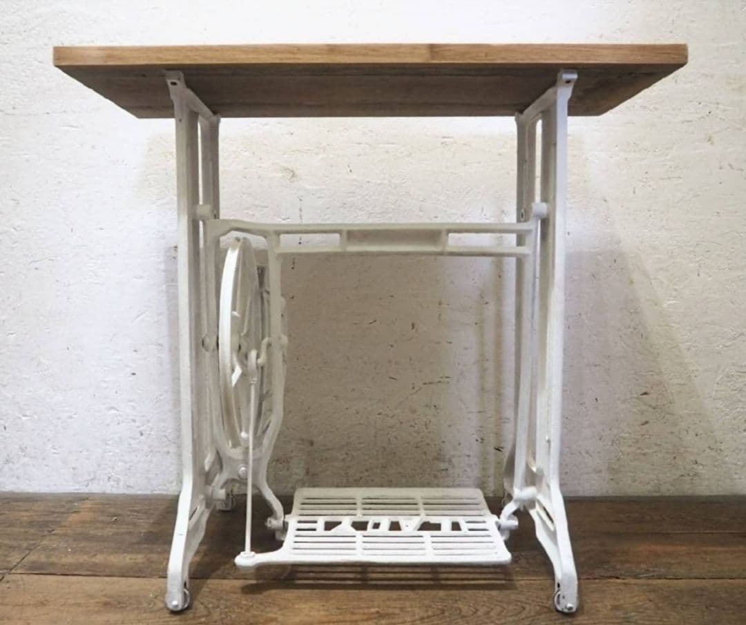 1064 白ペンキのミシンテーブル　デスク　リメイク　古家具　レトロ　シャビー