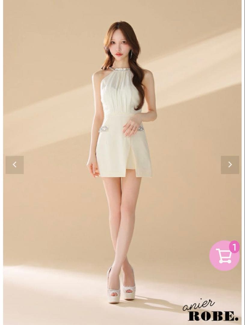 ローブドフルール サテンビジューバックオープンホルターミニドレス