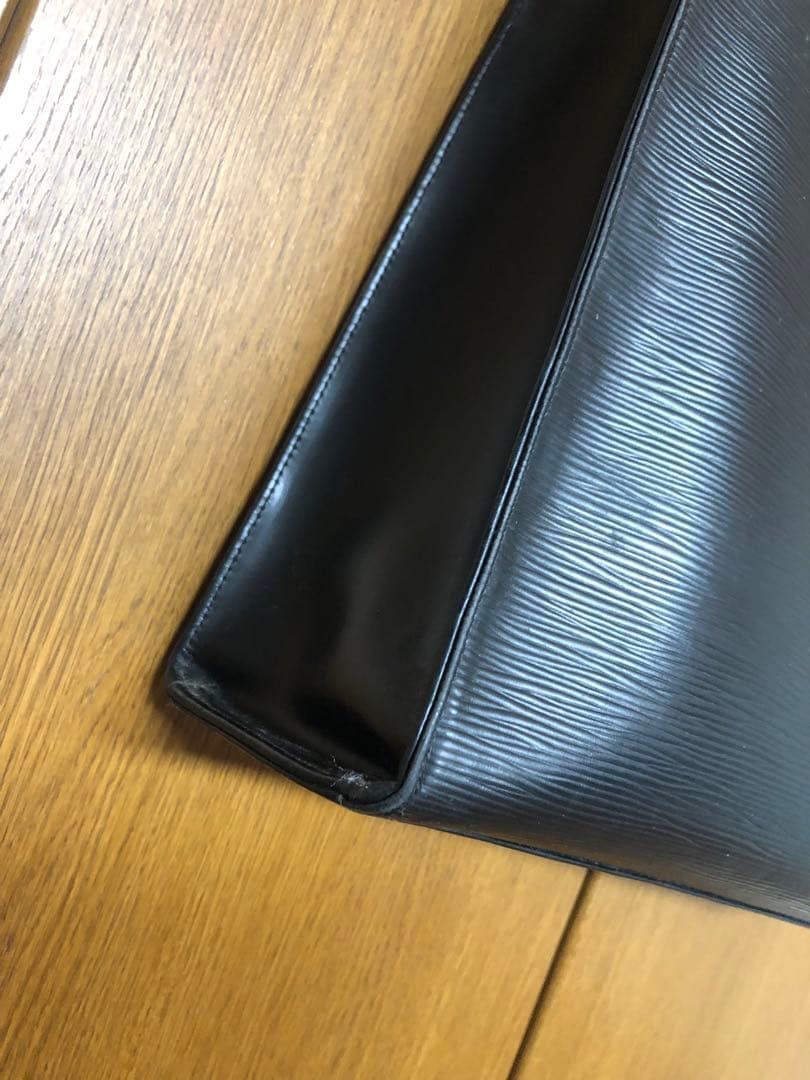 エピレザー ブラック トートバッグ LV