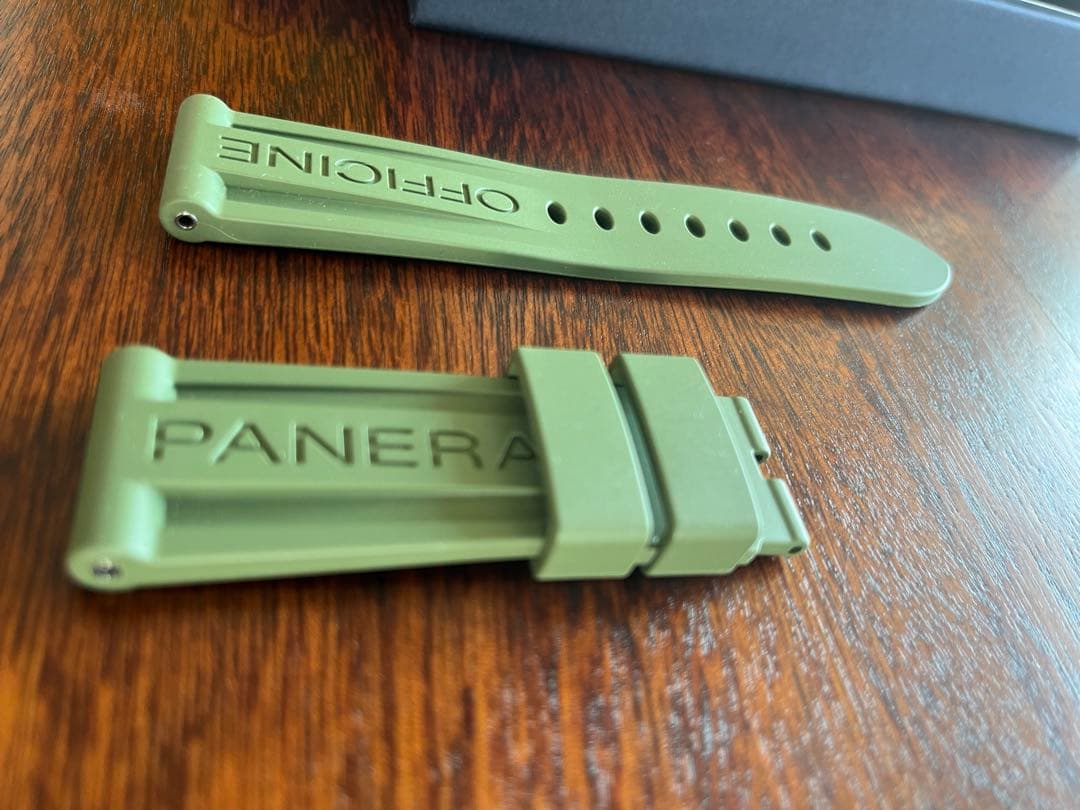 極美品パネライ　ラバーベルト　グリーン