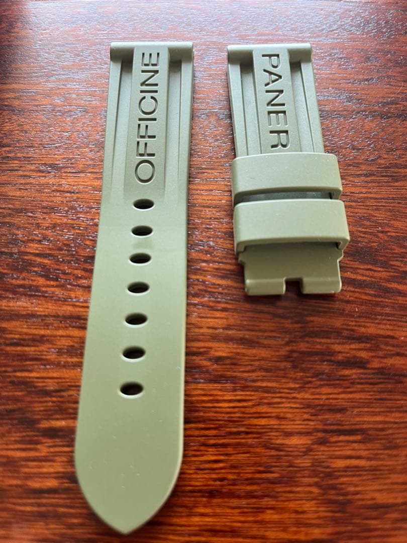 極美品パネライ　ラバーベルト　グリーン