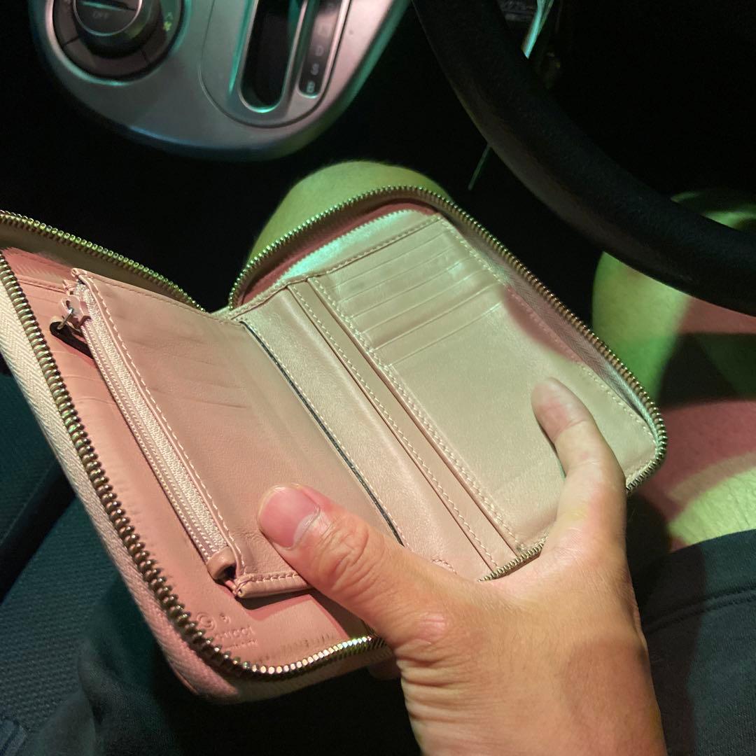 GUCCI ピンクレザー 二つ折り財布