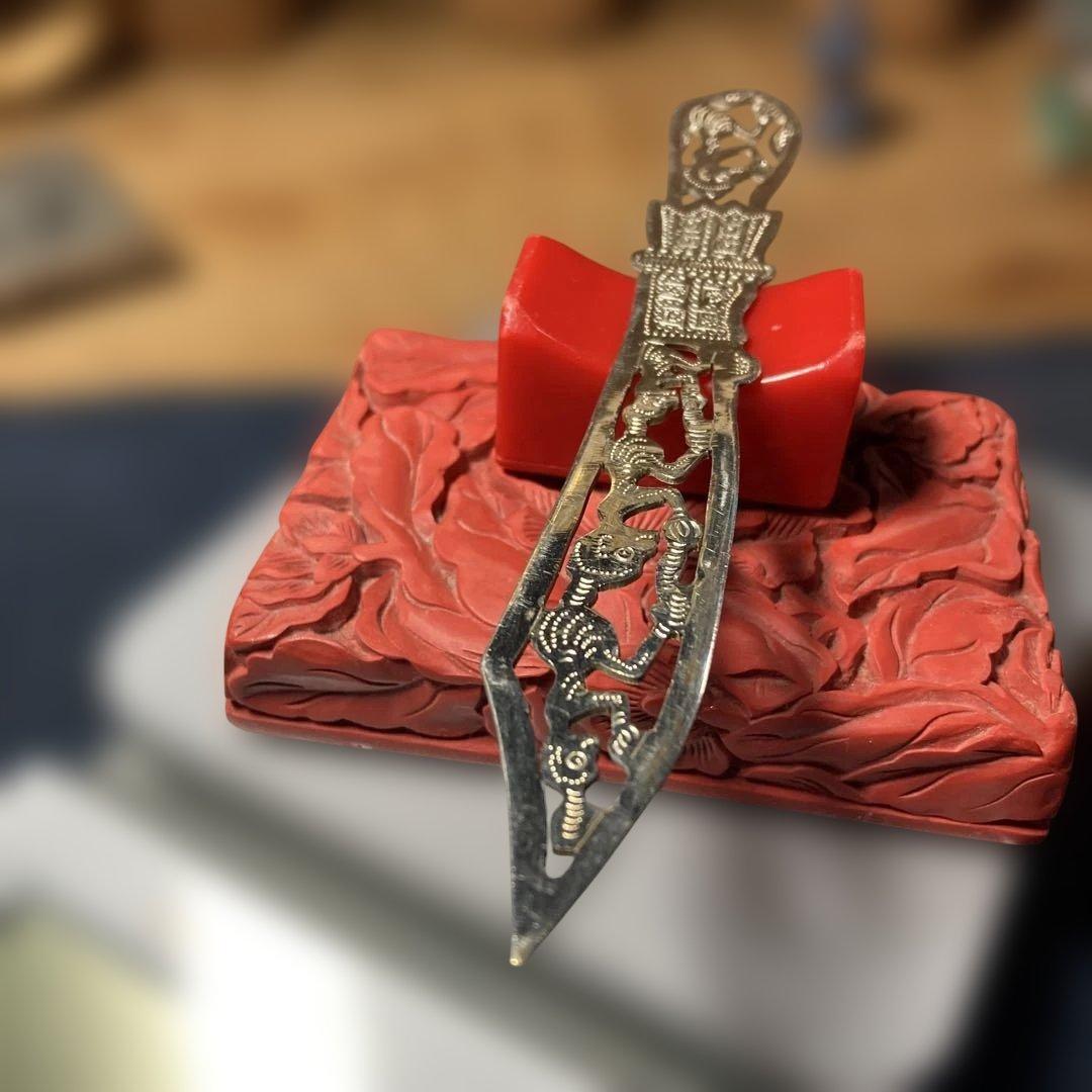 (=^▽^)σ今は過去と比べて約10倍近く…今後も期待大の銀製のペーパーナイフ