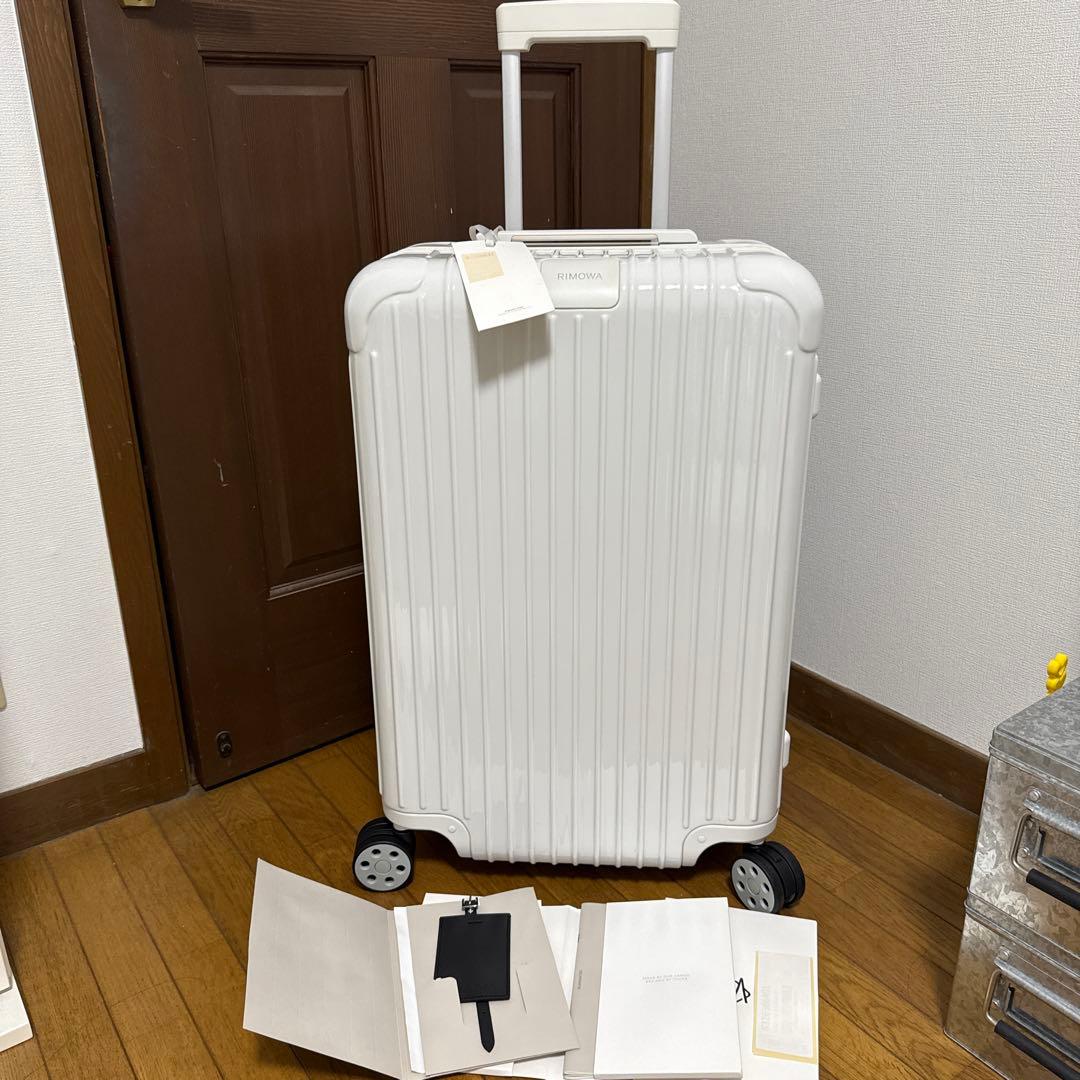 新品未使用　RIMOWA ESSENTIALチェックインM ホワイト