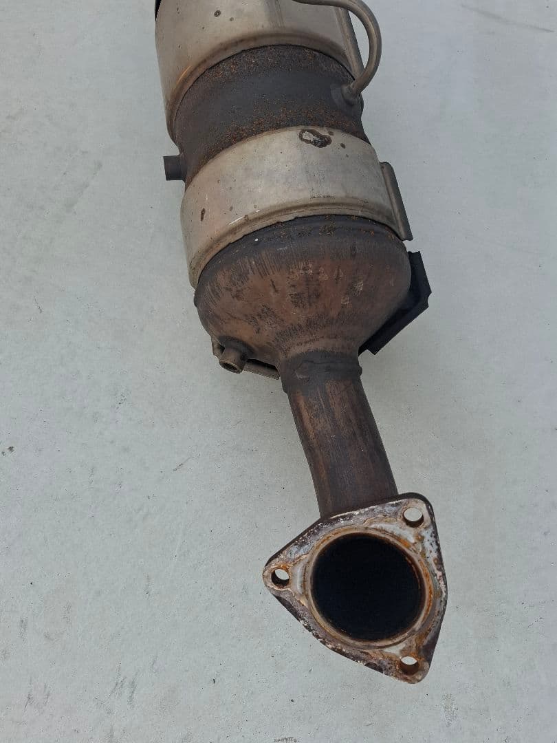 ハイエース　200系　マフラー　触媒