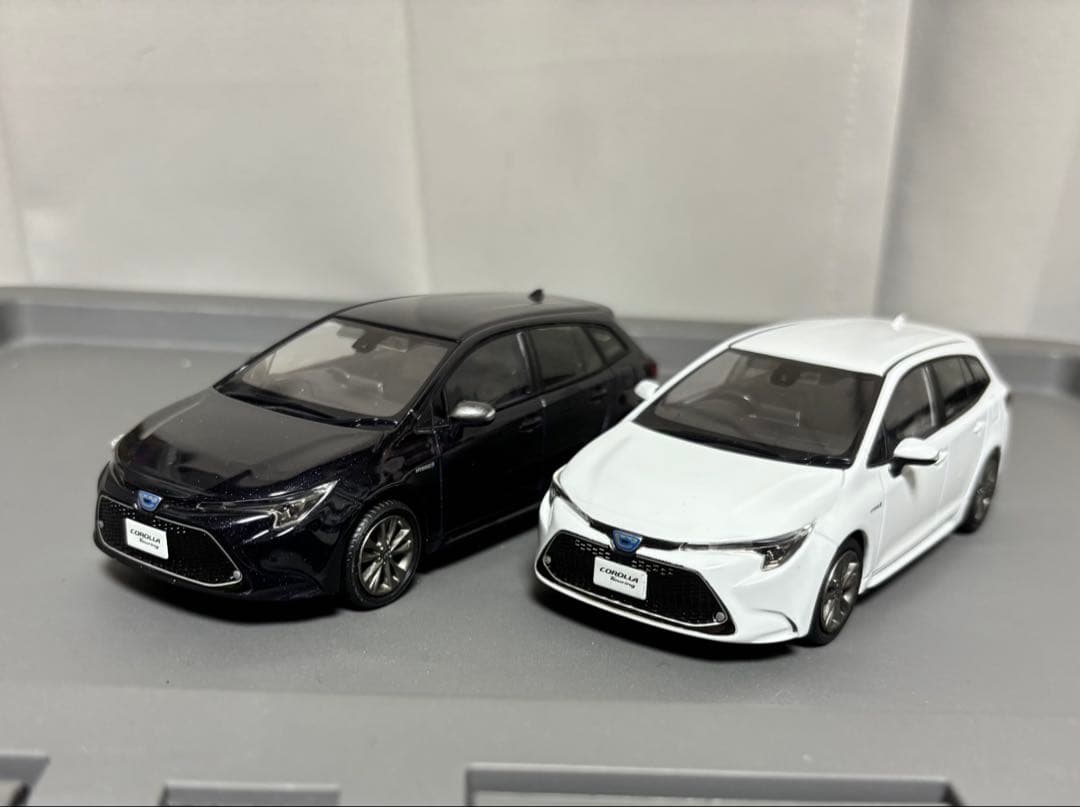 ア*ァ様 1／30ミニカー。トヨタ非売品。カローラツーリングセット。