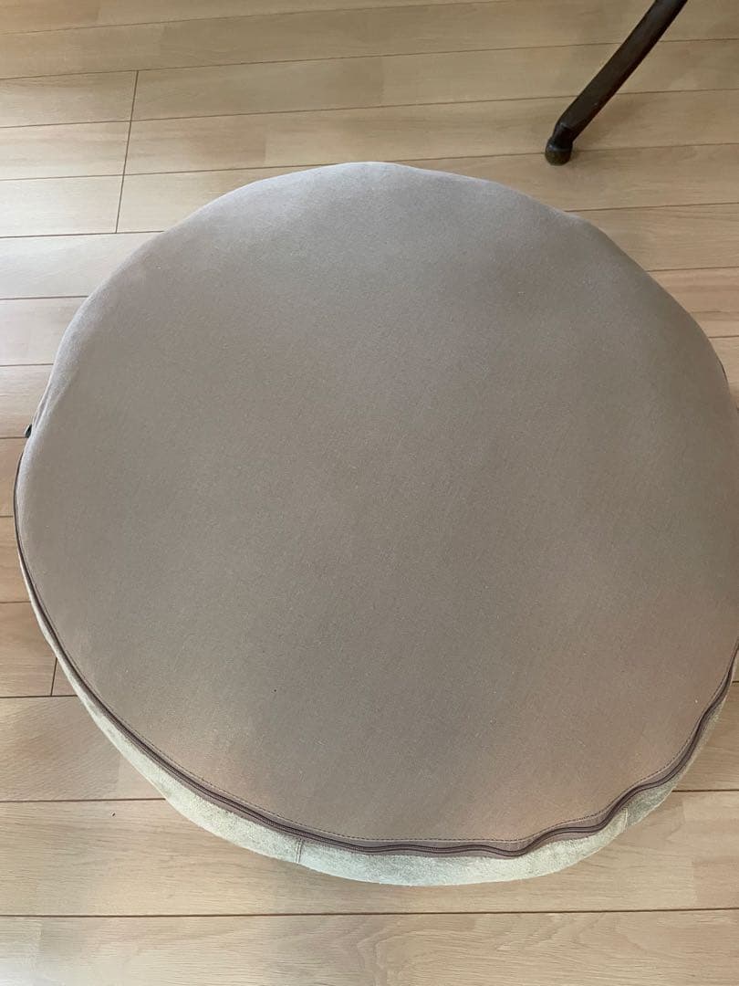 芦屋ブランドジュリエ購入　革張りプフ