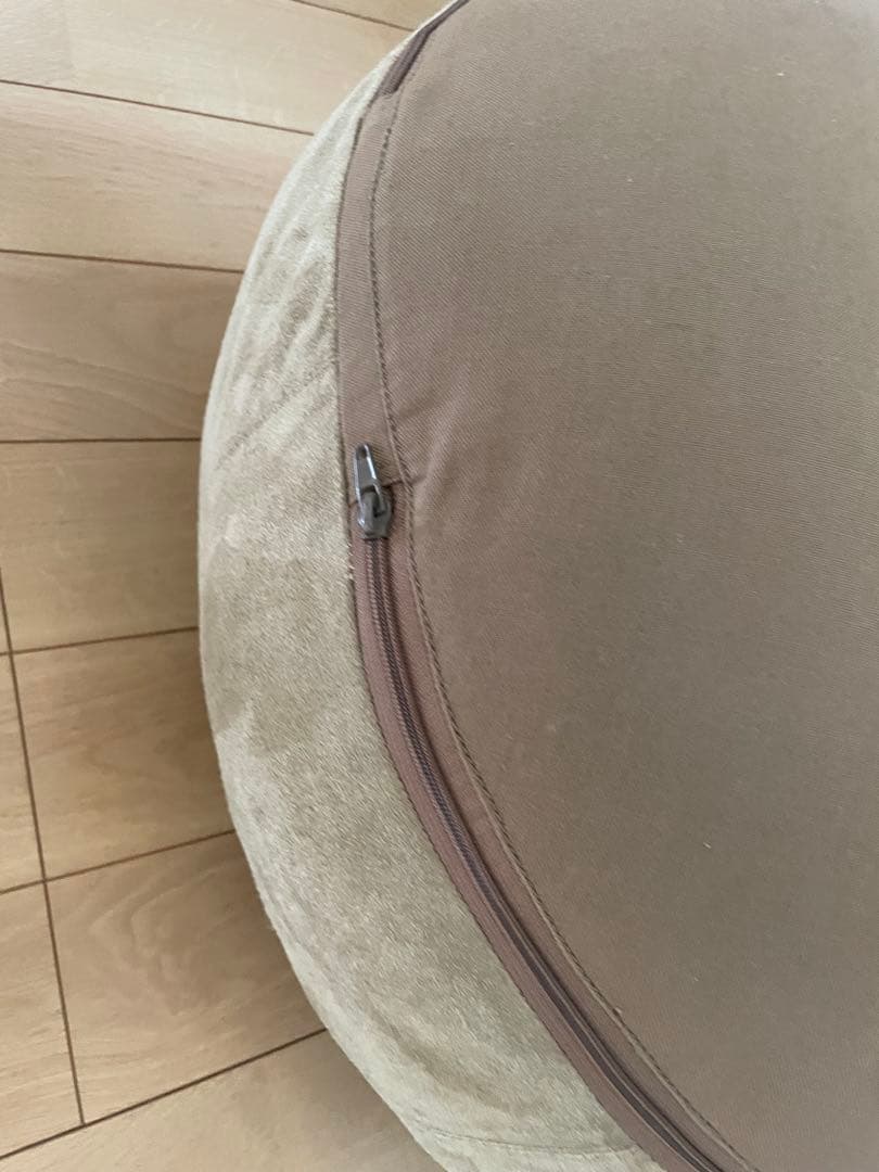 芦屋ブランドジュリエ購入　革張りプフ