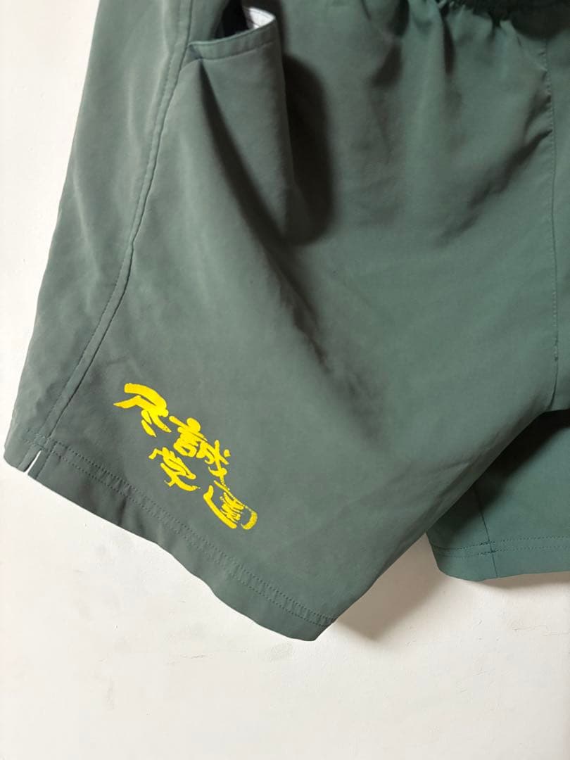 グリーンショートパンツ サイドポケット付き